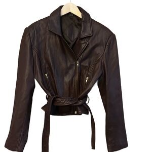 VINTAGE 🔥 Brown 100% Leather Cropped Moto Jacket with Zippered/Belted Front Med
